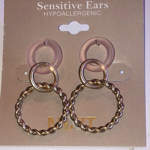 Mix It Gold Tone Frosted Pink Dangling Boho Earrings